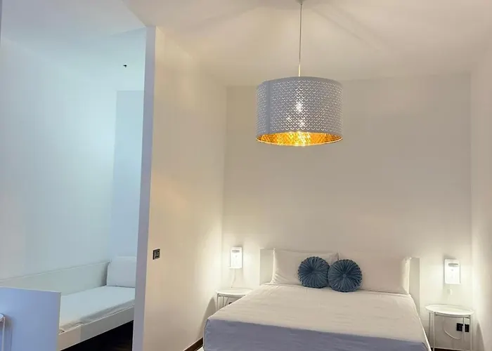 Blue Eyes Howme * Bari