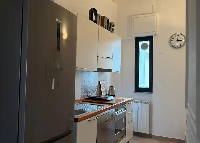 Blue Eyes Howme * Bari